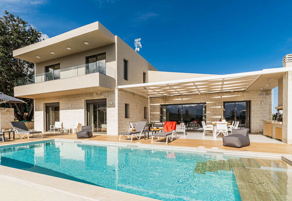 Villa Orientem Bis: Balcony / Terrace / Patio, Building Exterior, Garden, Outdoor, Pool, Spring, Summer