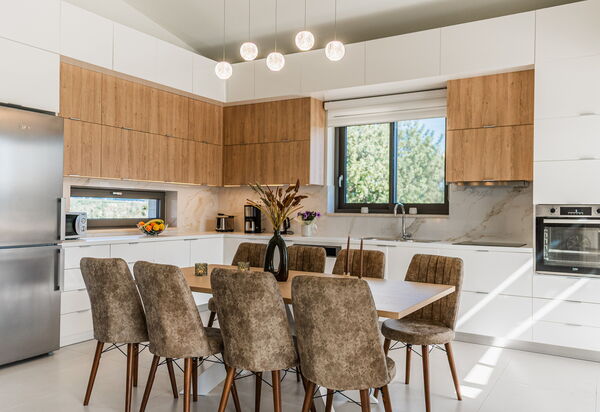 Villa Orientem Bis: Dining Room, Kitchen, Living Room