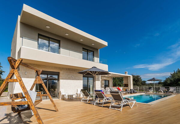 Villa Orientem Bis: Building Exterior, Outdoor, Pool