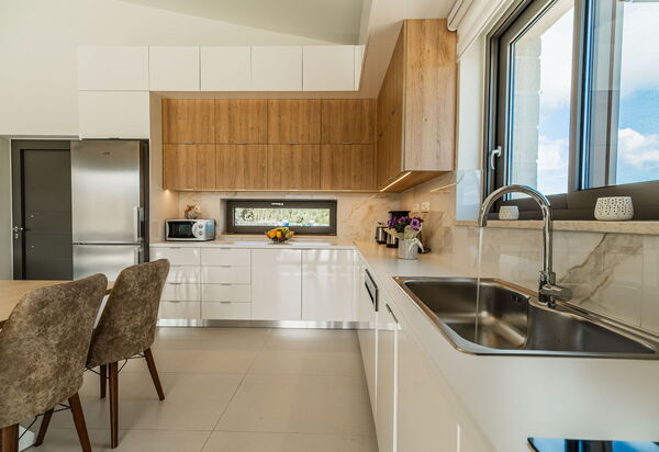 Villa Orientem Bis: Dining Room, Kitchen, Living Room