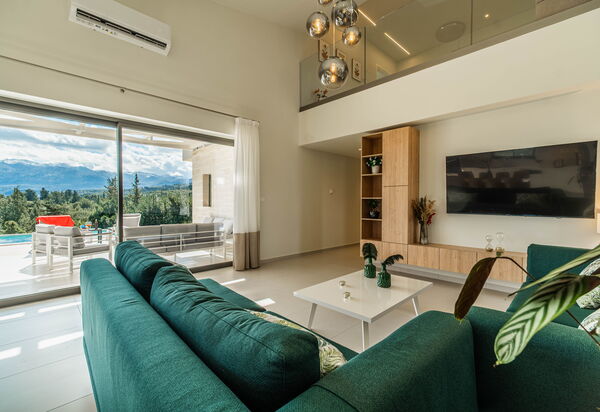 Villa Orientem Bis: Dining Room, Kitchen, Living Room