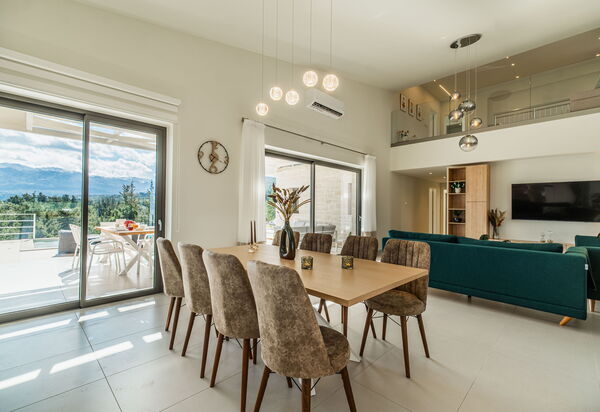 Villa Orientem Bis: Dining Room, Kitchen, Living Room