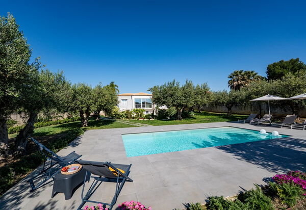 Villa Virginia: Außen, Draussen, Schwimmbad