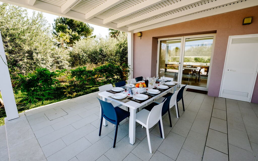 Villa Virginia: Balcony / Terrace / Patio, Building Exterior, Outdoor