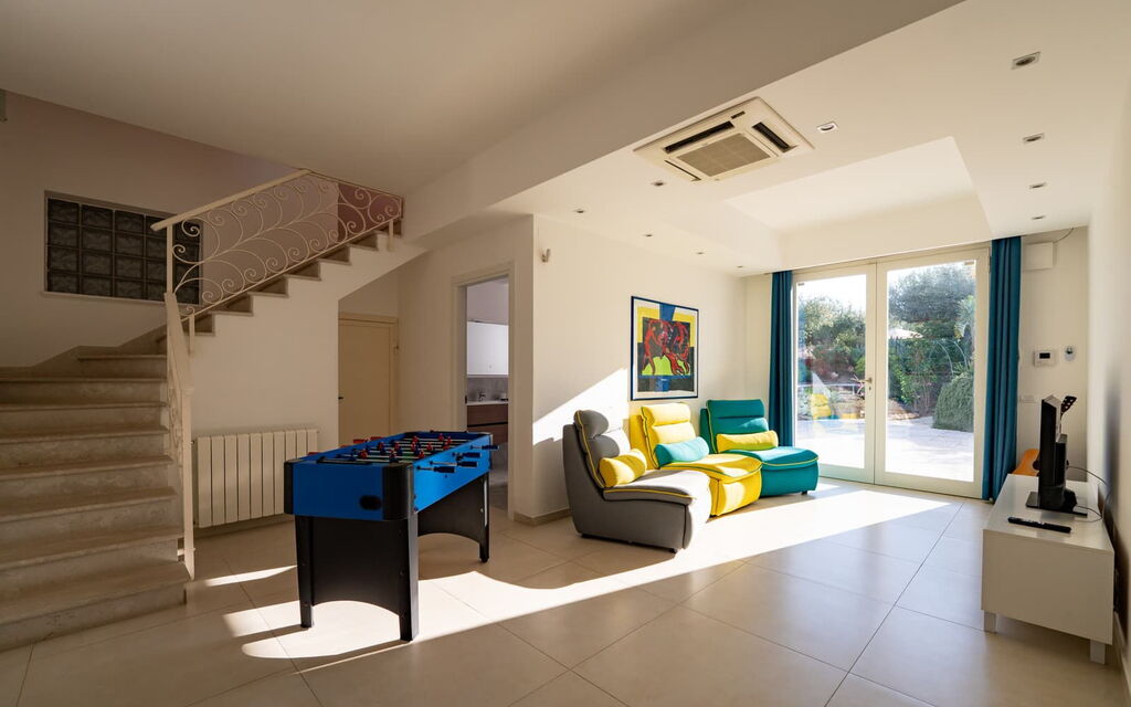 Villa Virginia: Living Room, Other Room