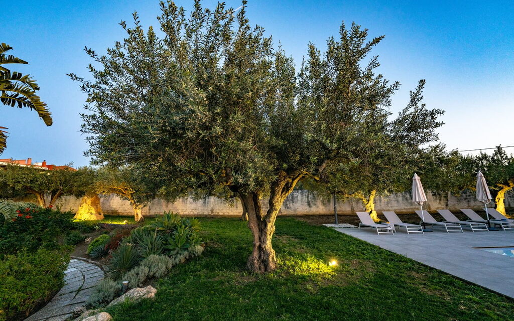 Villa Virginia: Building Exterior, Garden, Outdoor