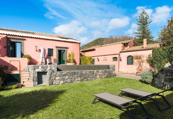 Micanera House: Außen, Draussen, Garten