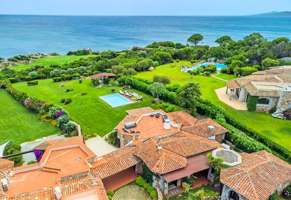 Villa Silenis: Ansichten, Außen, Draussen, Garten, Schwimmbad