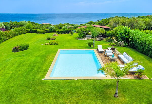 Villa Silenis: Ansichten, Außen, Draussen, Garten, Schwimmbad