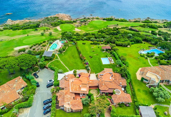 Villa Silenis: Ansichten, Außen, Draussen, Garten, Schwimmbad