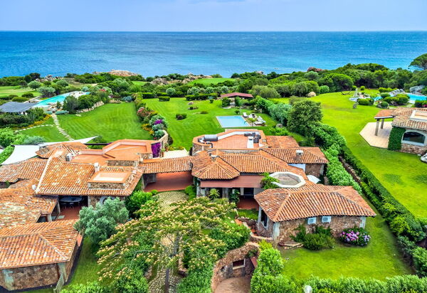 Villa Silenis: Ansichten, Außen, Draussen, Garten, Schwimmbad