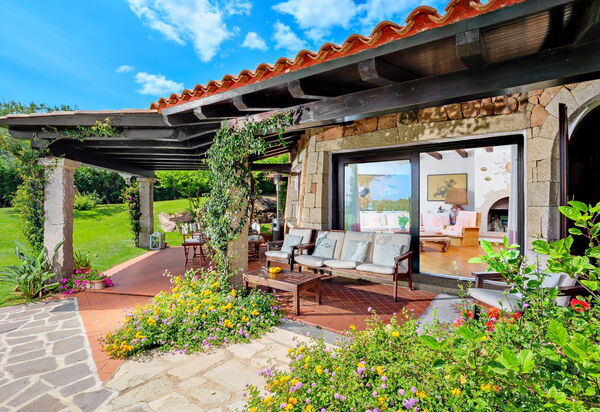 Villa Silenis: Außen, Balkon / Terrasse / Patio, Draussen, Garten