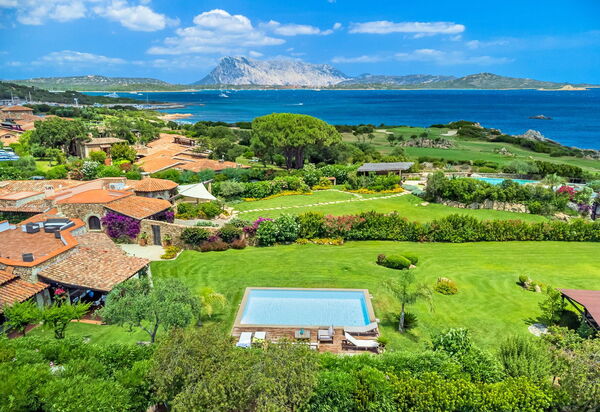 Villa Silenis: Ansichten, Außen, Draussen, Garten, Schwimmbad