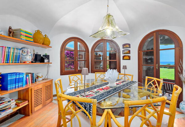 Villa Silenis: Esszimmer