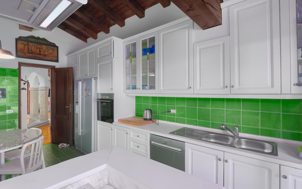 Villa Silenis: Kitchen