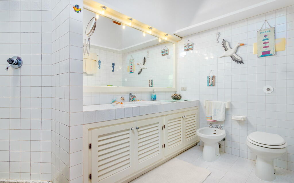 Villa Silenis: Bathroom