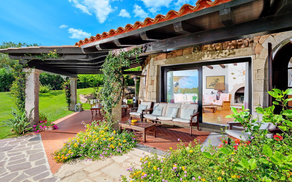 Villa Silenis: Balcony / Terrace / Patio, Building Exterior, Garden, Outdoor