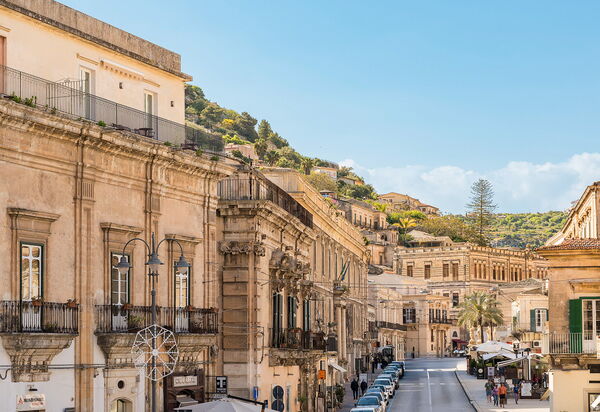 Monumento Apartament: Взгляды