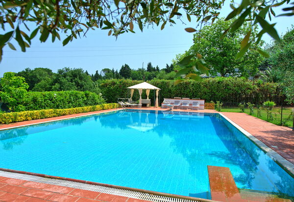 Villa Adriana: Außen, Draussen, Schwimmbad