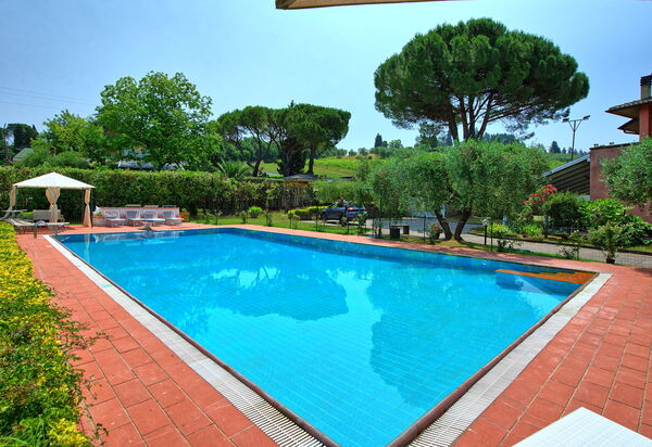 Villa Adriana: Außen, Draussen, Schwimmbad