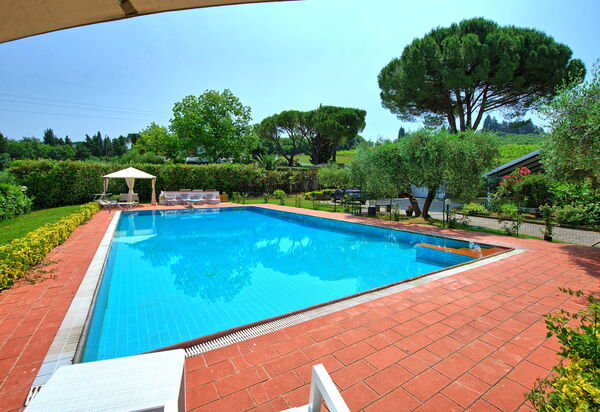 Villa Adriana: Außen, Draussen, Schwimmbad