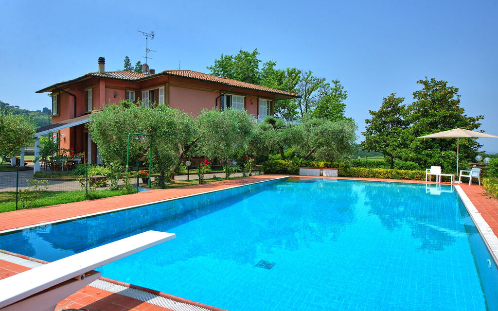 Villa Adriana: all'aperto, Esterni, Piscina