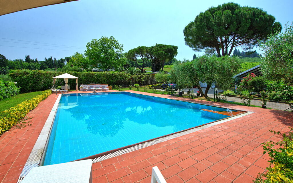 Villa Adriana: all'aperto, Esterni, Piscina