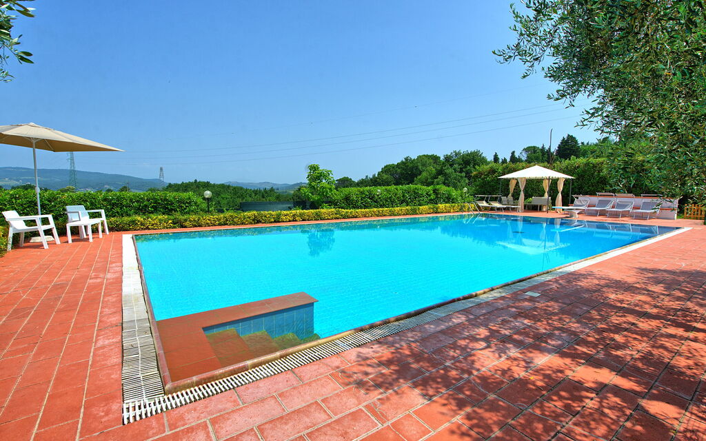 Villa Adriana: all'aperto, Esterni, Piscina