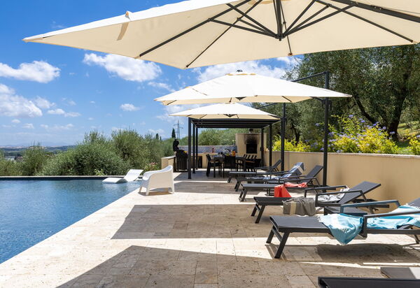 Villa Silvia: Außen, Schwimmbad