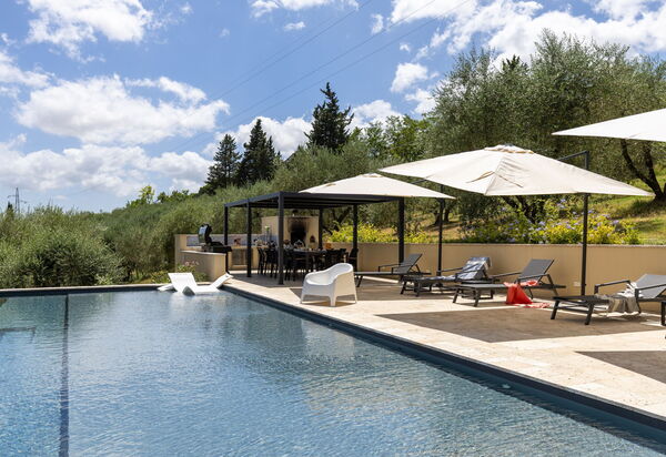 Villa Silvia: Außen, Schwimmbad