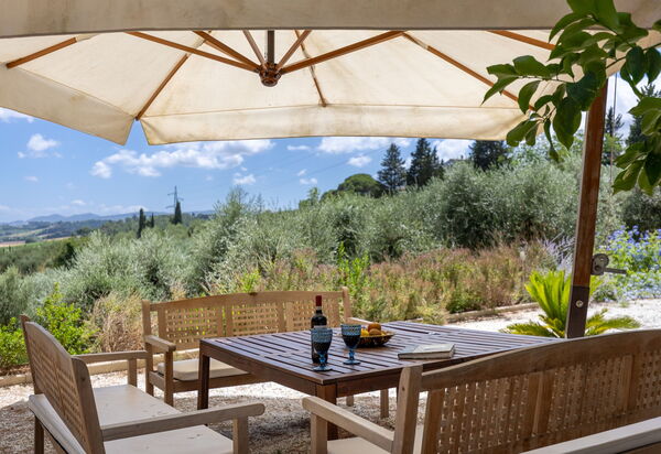 Villa Silvia: Ansichten, Balkon / Terrasse / Patio