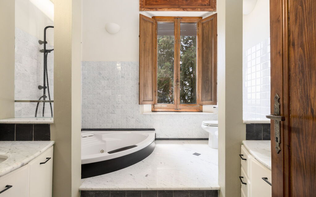 Villa Silvia: Bathroom, Hot Tub