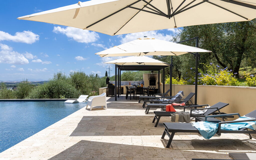 Villa Silvia: Building Exterior, Pool