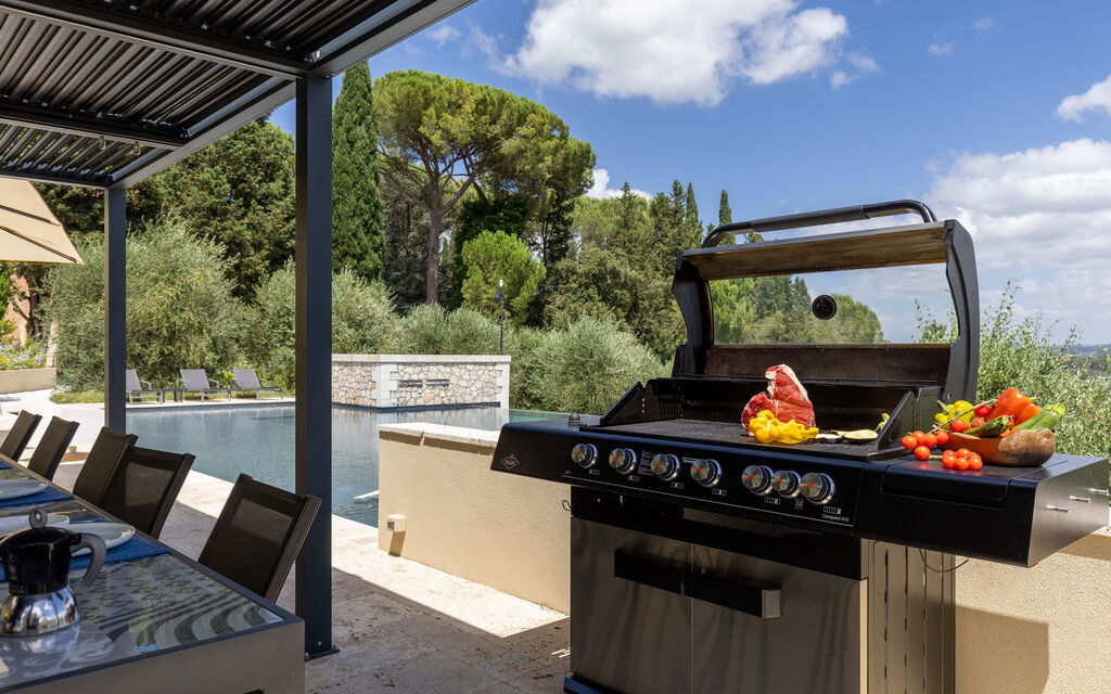 Villa Silvia: Balcony / Terrace / Patio, Building Exterior, Pool