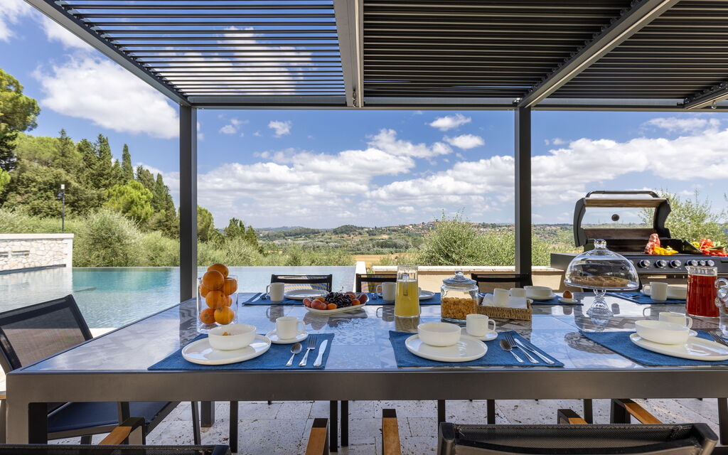 Villa Silvia: Balcony / Terrace / Patio, Building Exterior, Pool, Scenic View