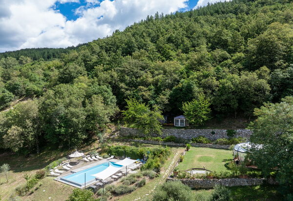 Villa Lonciano - 2026: Garten, Schwimmbad