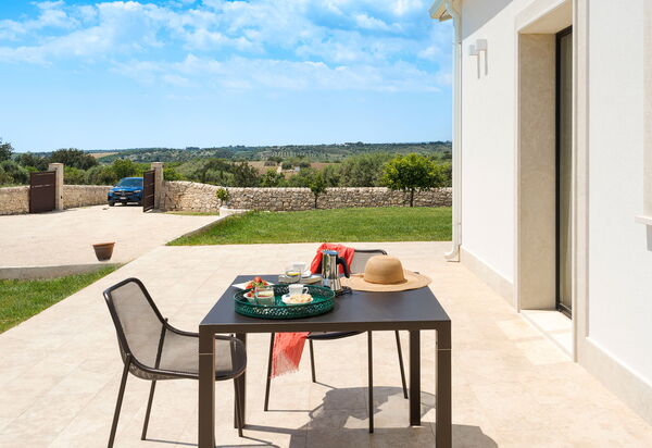 Netina Domus: Взгляды, Открытый