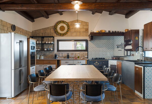 Corte Antigua: Кухня, Столовая