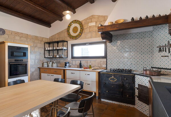 Corte Antigua: Кухня, Столовая