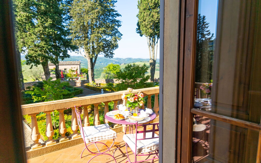 Villa Tenuta Casenuove: Balkon / terras / patio