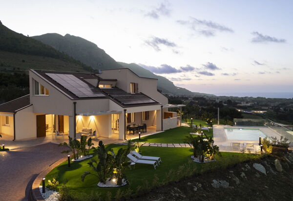 Villa Aversa: Ansichten, Außen, Draussen, Garten