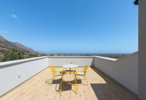 Villa Aversa: Ansichten, Außen, Balkon / Terrasse / Patio, Draussen