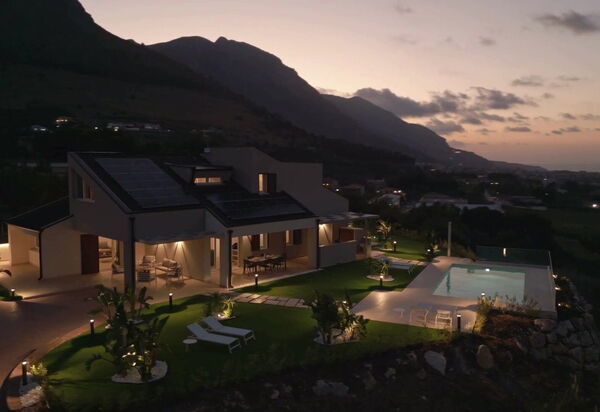 Villa Aversa: Ansichten, Außen, Draussen, Garten, Schwimmbad