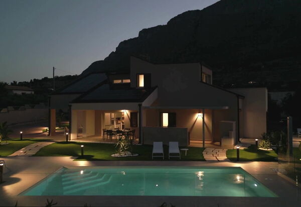 Villa Aversa: Ansichten, Außen, Draussen, Garten, Schwimmbad