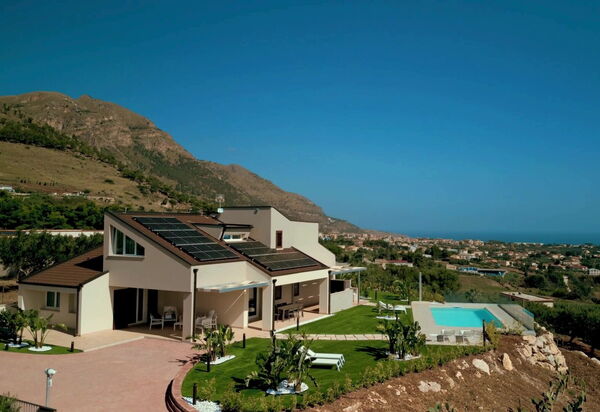 Villa Aversa: Ansichten, Außen, Draussen, Garten, Schwimmbad