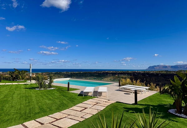 Villa Aversa: Ansichten, Draussen, Garten, Schwimmbad