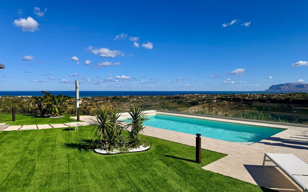 Villa Aversa: all'aperto, Estate, Giardino, Piscina, Vista Panoramica