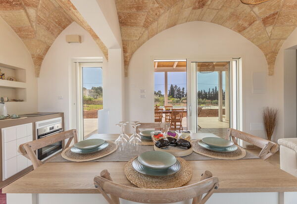 Villa Incantesimo: Гостиная, Кухня, Столовая