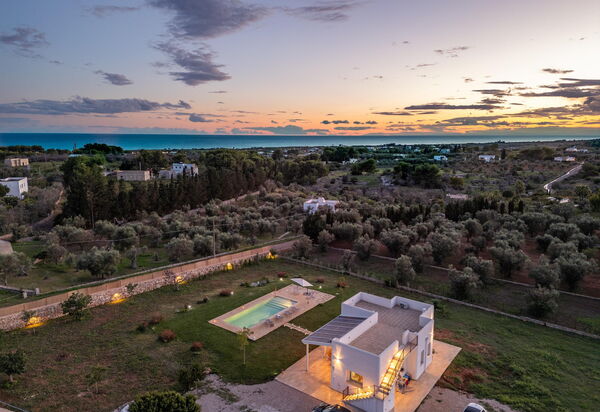 Villa Incantesimo: бассейн, Взгляды, Сад