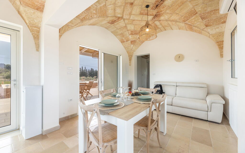 Villa Incantesimo: Dining Room, Kitchen, Living Room